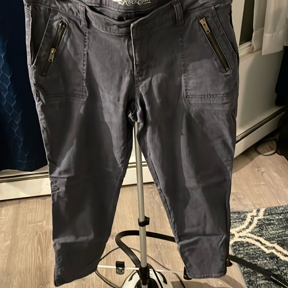 Old Navy zippered pocket and ankle twill pants